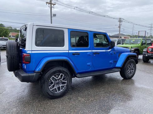 New 2026 Jeep Wrangler Unlimited Sahara w/ Whitecap Package AWD/4WD image 3