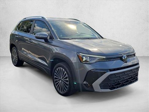 New 2025 Volkswagen Taos SE image 9