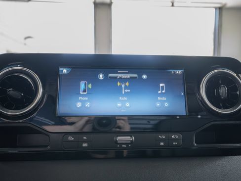 Used 2025 Mercedes-Benz Sprinter 2500 image 19