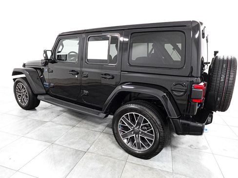 Used 2023 Jeep Wrangler Unlimited Sahara AWD/4WD image 5
