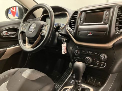 Used 2018 Jeep Cherokee Latitude w/ Altitude Package AWD/4WD image 47