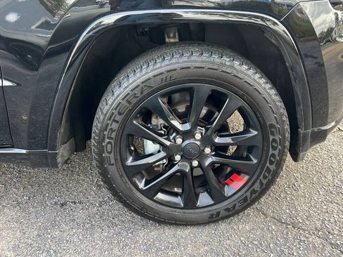 Used 2017 Jeep Grand Cherokee Altitude AWD/4WD image 24