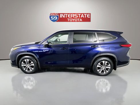 Used 2023 Toyota Highlander XLE image 4