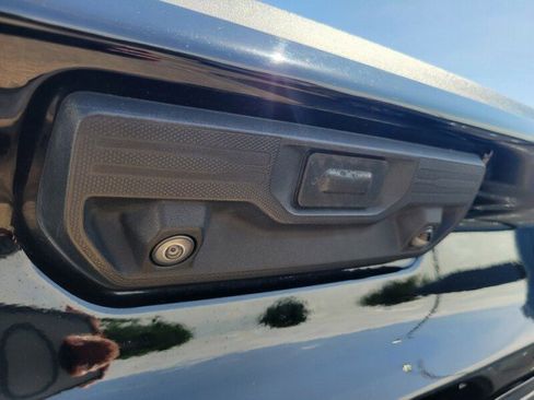 Used 2023 Chevrolet Silverado 1500 High Country w/ Technology Package AWD/4WD image 6