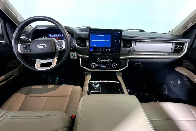 Used 2023 Ford Expedition XLT RWD image 16