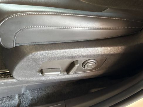 Used 2026 Kia Carnival FWD image 19