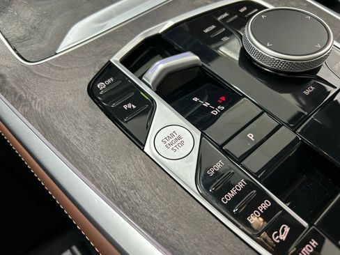 Used 2025 BMW X7 M60i w/ Climate Comfort Package AWD/4WD image 21