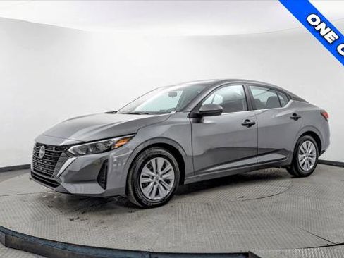 Used 2025 Nissan Sentra S image 2