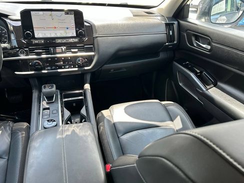 Certified 2024 Nissan Pathfinder SL AWD/4WD image 13
