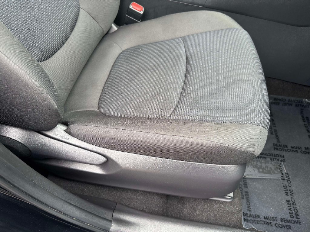Used 2025 Toyota RAV4 LE AWD/4WD image 15