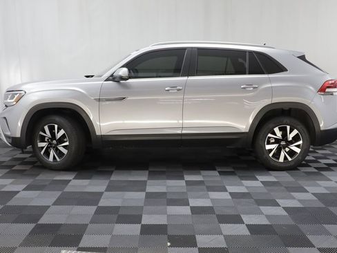 Used 2023 Volkswagen Atlas Cross Sport SE AWD/4WD image 4
