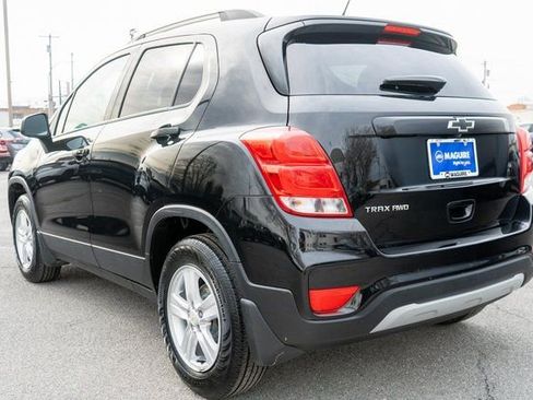 Used 2022 Chevrolet Trax LT w/ LT Convenience Package image 8