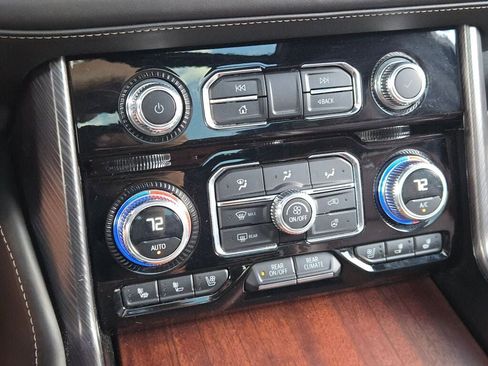 Used 2023 GMC Yukon XL Denali Ultimate image 32