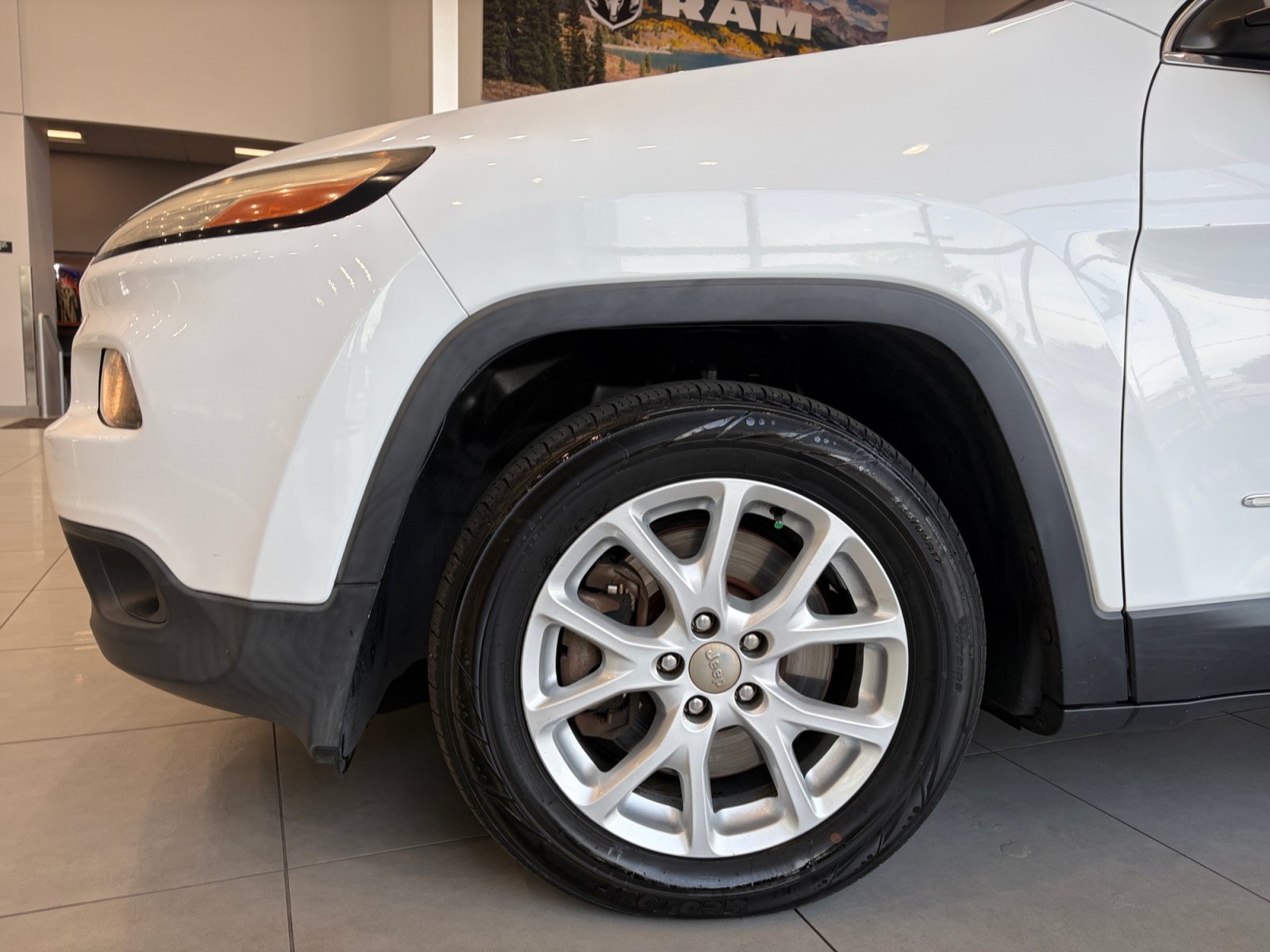 Used 2015 Jeep Cherokee Latitude FWD image 10
