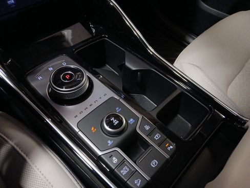 Used 2023 Kia Sorento SX Prestige image 19