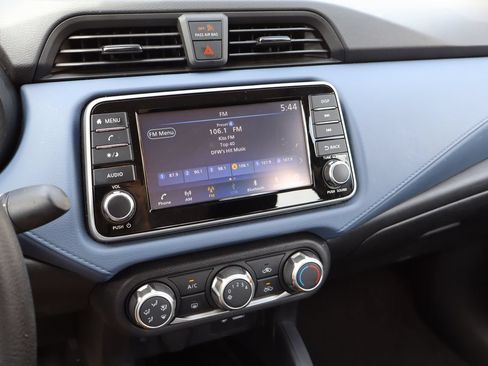 Used 2024 Nissan Versa SV FWD image 6