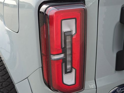 Used 2023 Ford Bronco Badlands w/ Sasquatch Package AWD/4WD image 12