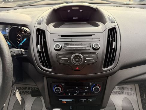 Used 2017 Ford Escape SE w/ SE Cold Weather Package image 18