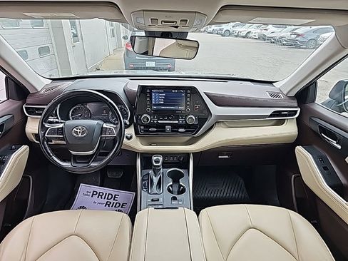 Used 2022 Toyota Highlander XLE image 8