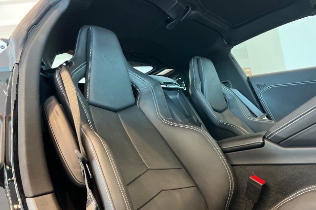 Used 2023 Chevrolet Corvette Stingray Preferred Cpe w/ Z51 Performance Package RWD image 19