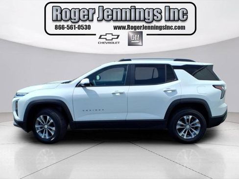 Used 2025 Chevrolet Equinox LT w/ Convenience Package II image 2