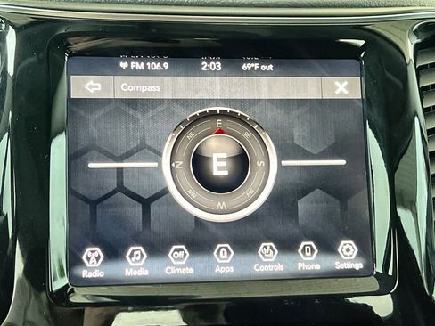 Used 2019 Jeep Cherokee Limited FWD image 24