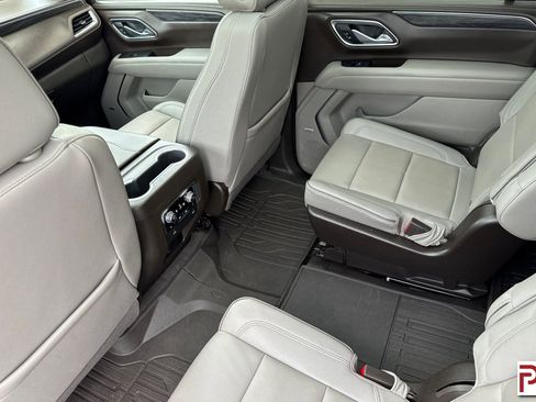 Certified 2024 GMC Yukon XL SLT w/ SLT Premium Package AWD/4WD image 13