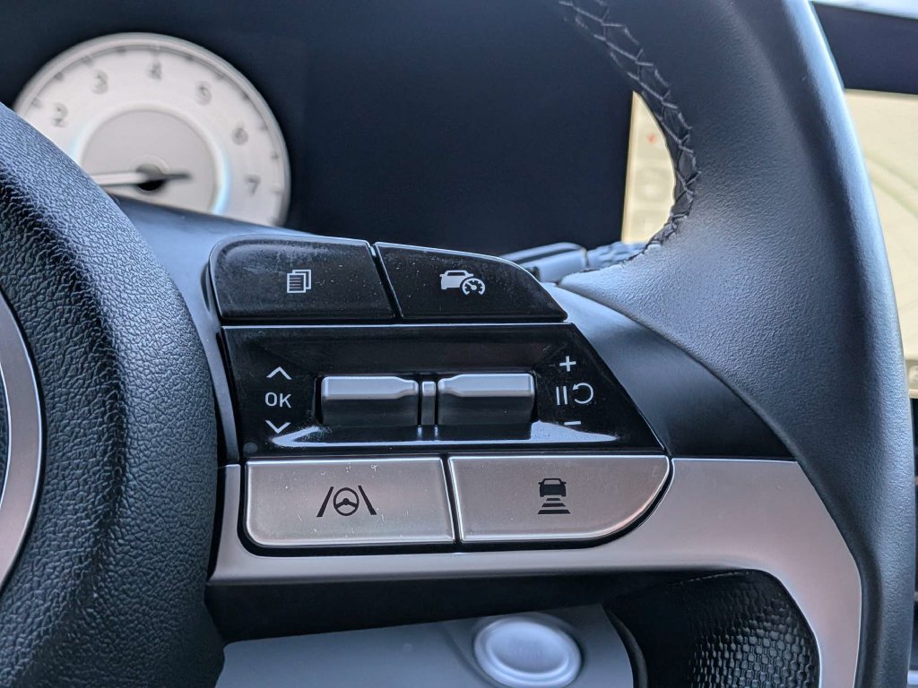 Certified 2025 Hyundai Elantra SEL FWD image 36