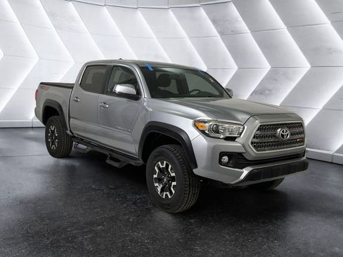 Used 2016 Toyota Tacoma TRD Off-Road w/ Premium & Technology Package AWD/4WD image 1