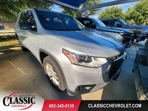 Used 2020 Chevrolet Traverse LS FWD image 1
