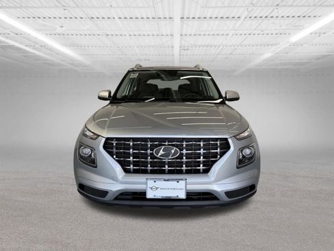 Used 2025 Hyundai Venue SEL FWD image 8
