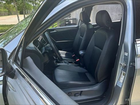 Used 2022 Volkswagen Tiguan SE image 32