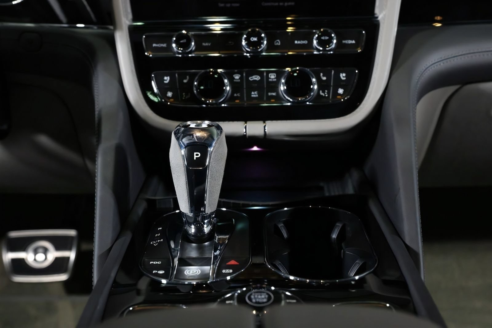 Used 2022 Bentley Bentayga AWD/4WD image 24