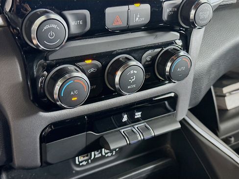 Used 2022 RAM 1500 Big Horn AWD/4WD image 24