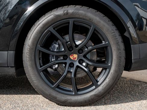 Used 2025 Porsche Cayenne E-Hybrid Coupe image 19