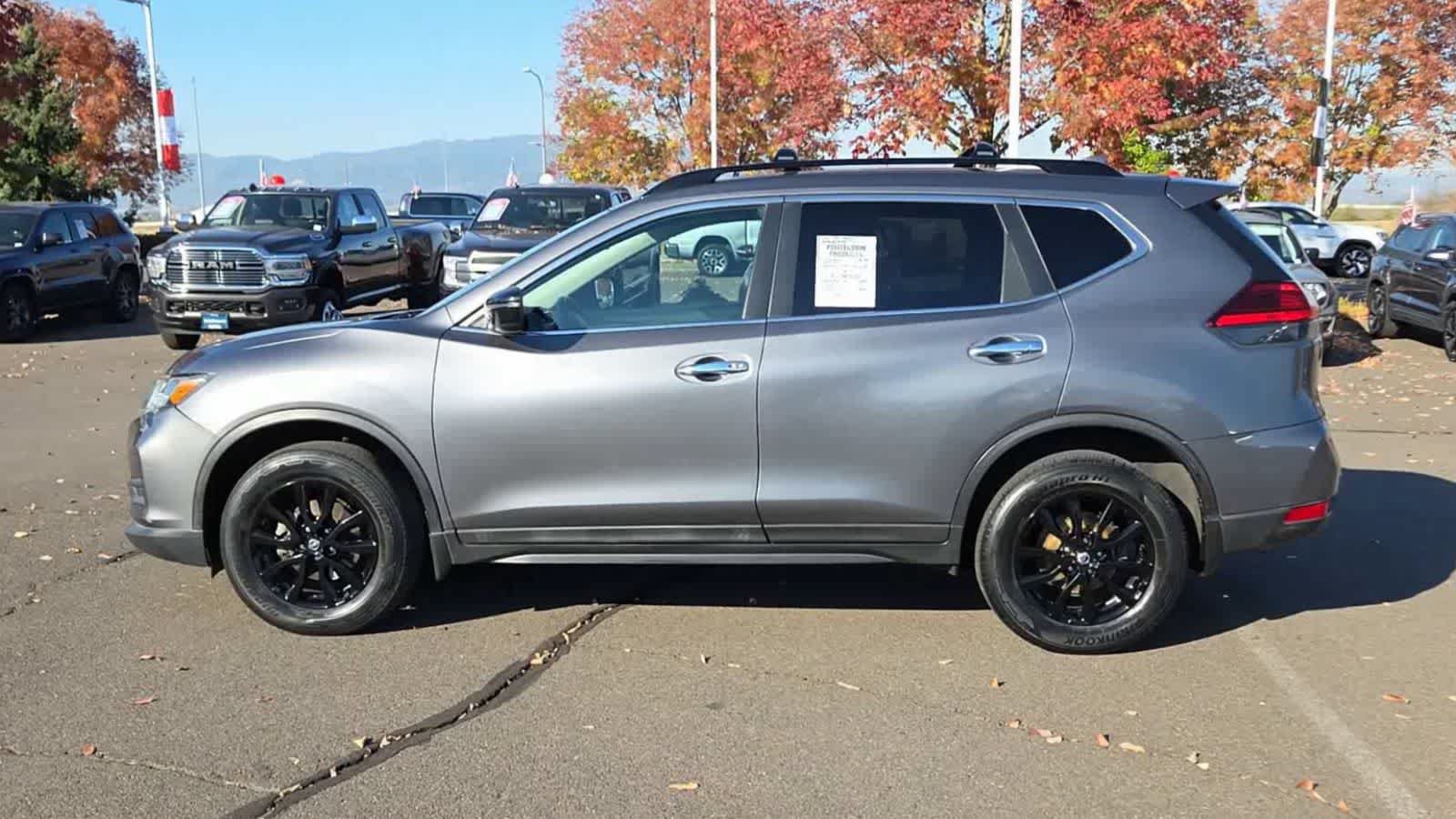 Used 2017 Nissan Rogue SV w/ Midnight Edition AWD/4WD image 5