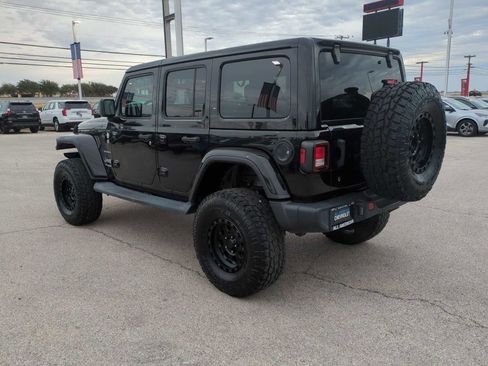 Used 2018 Jeep Wrangler Unlimited Sahara image 6