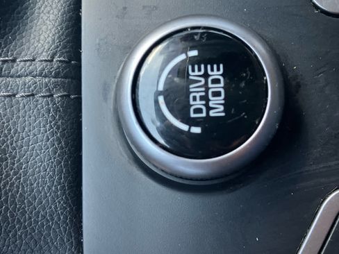 Used 2023 Kia Sorento LX FWD image 18