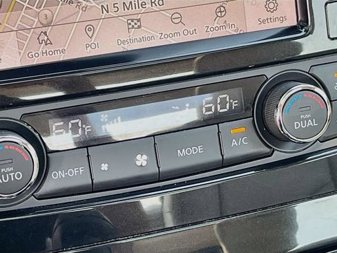 Used 2023 Nissan Maxima Platinum w/ Sport Mat Group FWD image 16