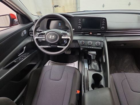 Used 2025 Hyundai Elantra SE FWD image 12