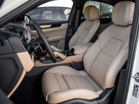 Certified 2026 Porsche Cayenne Coupe AWD/4WD image 5