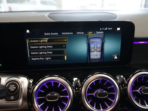 Used 2023 Mercedes-Benz GLB 250 4MATIC w/ Premium Package image 40