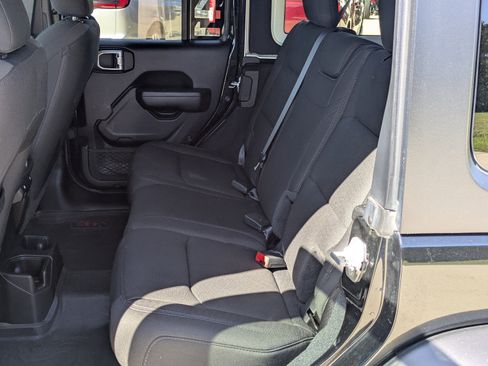 Used 2022 Jeep Wrangler Unlimited Sport AWD/4WD image 11