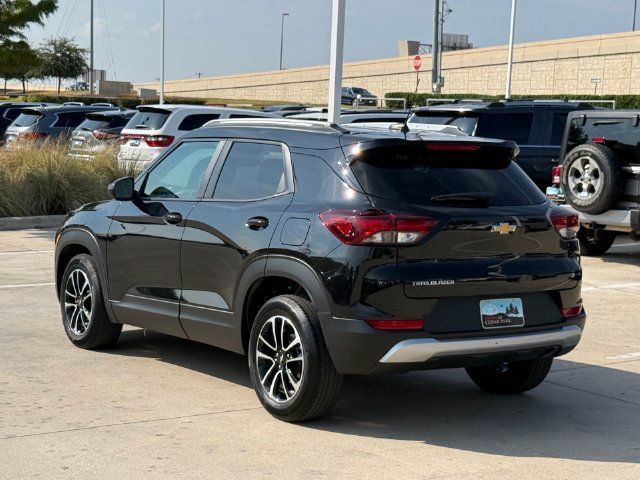 Used 2025 Chevrolet TrailBlazer LT FWD image 9
