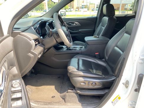 Used 2023 Chevrolet Traverse LT FWD image 15