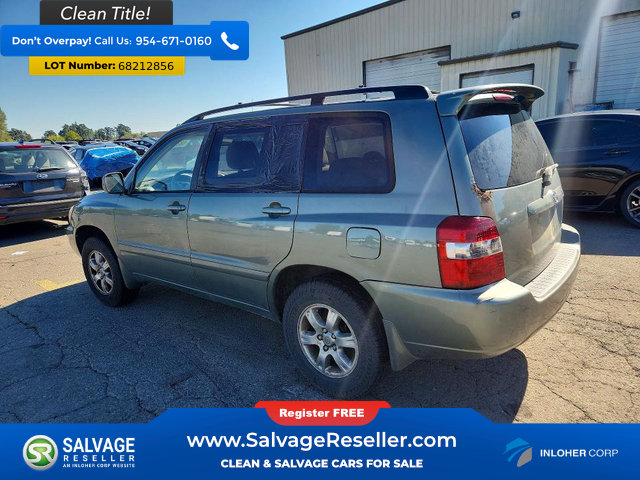 Used 2005 Toyota Highlander 4WD w/ Preferred Pkg image 3