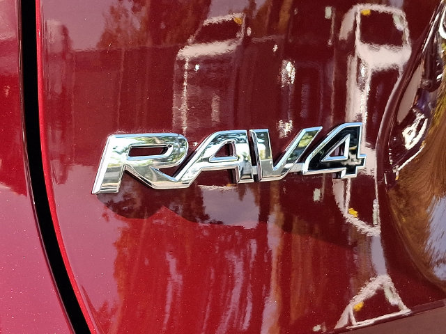 Used 2025 Toyota RAV4 XLE AWD/4WD image 31