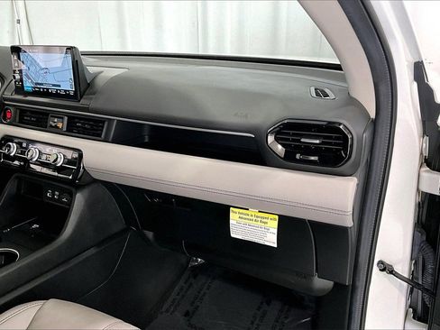 Used 2024 Honda Pilot Touring image 16