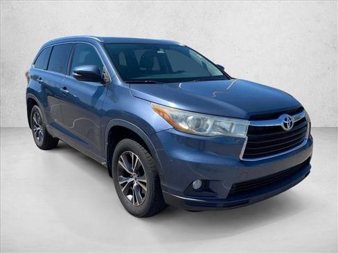 Used 2016 Toyota Highlander XLE AWD/4WD image 3