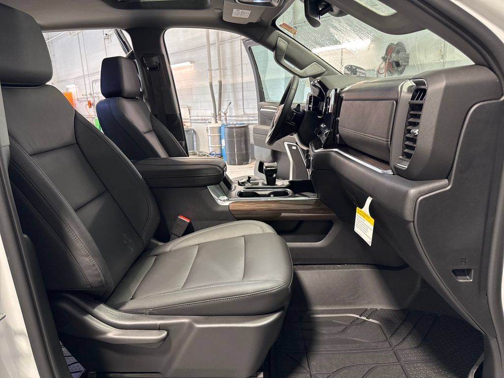 New 2026 Chevrolet Silverado 1500 RST w/ Dark Appearance Package AWD/4WD image 34